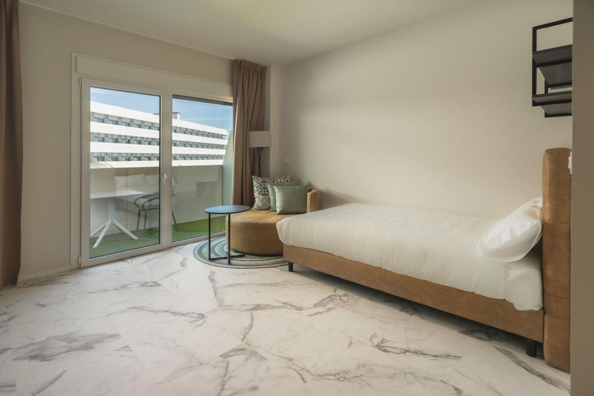 Student Experience Madrid Pozuelo - Luxury Hostel Pozuelo de Alarcon Ngoại thất bức ảnh