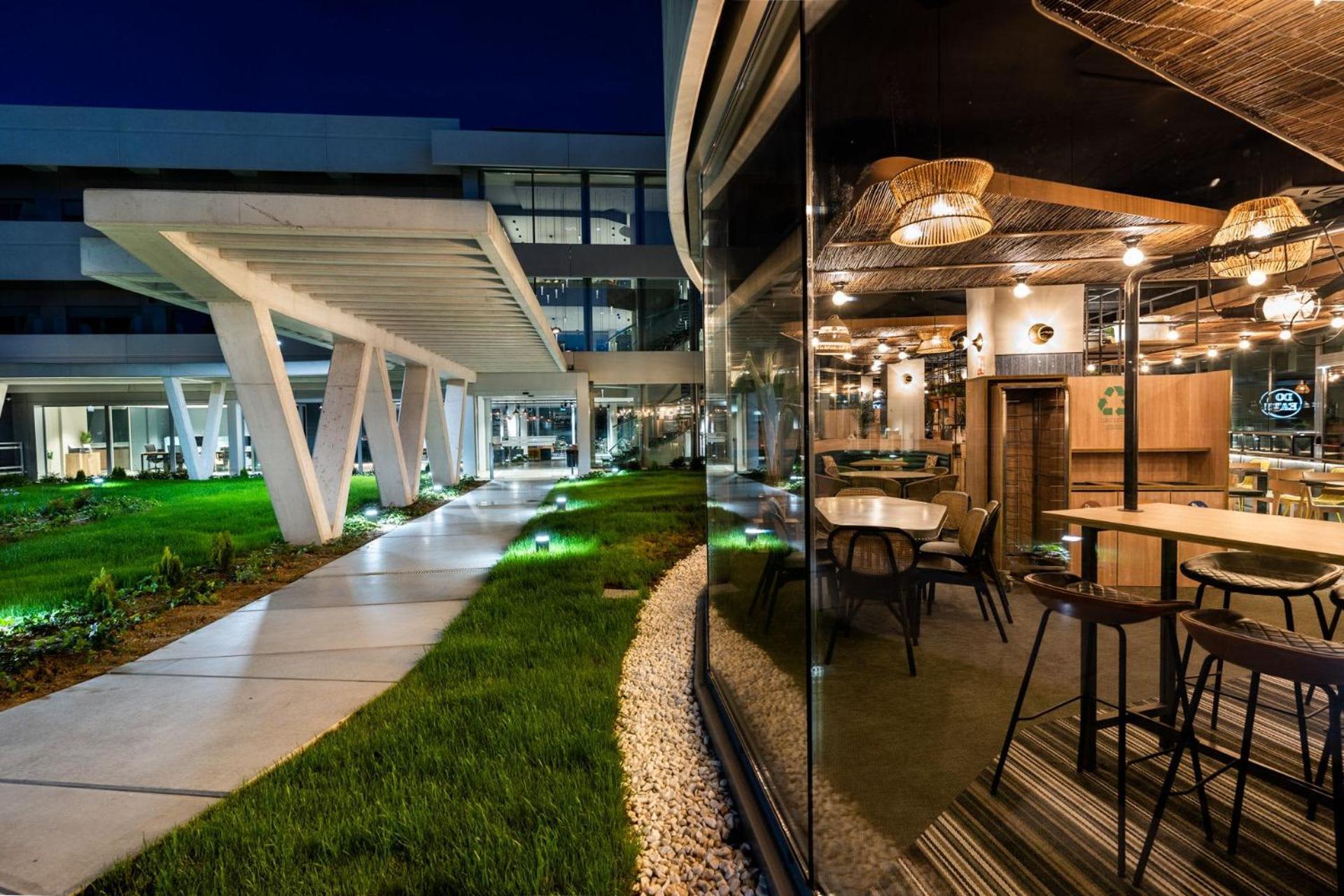 Student Experience Madrid Pozuelo - Luxury Hostel Pozuelo de Alarcon Ngoại thất bức ảnh